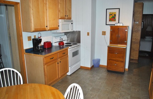 Washburn Casa | Hidden Cove Washburn Lake Home. Sleeps 6.