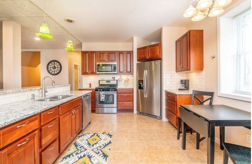 Buffalo Apartamento | Hidden Emerald open floor plan/ Remodeled Apartment