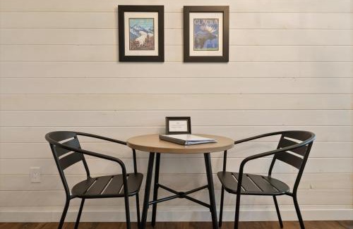Whitefish Casa | Hidden Gem Cabin in Hungry Horse, Firepit, Close to Glacier