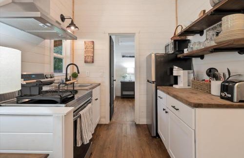 Whitefish Casa | Hidden Gem Cabin in Hungry Horse, Firepit, Close to Glacier