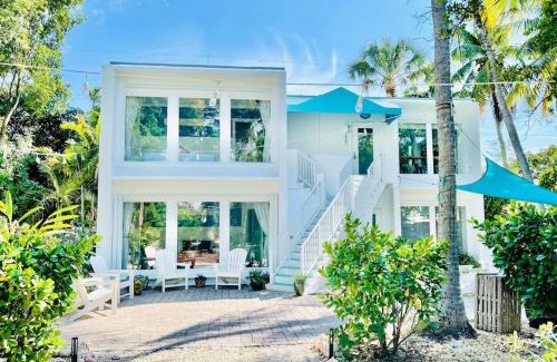 Islamorada Casa | Hidden Gem Duplex in Heart of Islamorada Sleeps 8