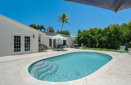 Central Naples Casa | HIDDEN GEM - Family Friendly Pool Home -Welcome