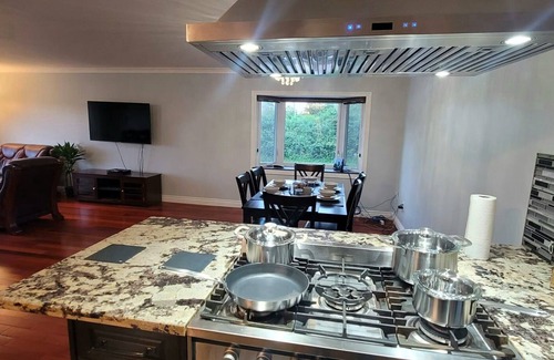 Halton Hills Casa | Hidden Gem Getaway Near Countless Nature Trails and Shops