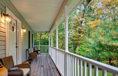 Wading River Casa | Casa privada en North Fork con piscina y servicios de playa visita Viñedos / granjas