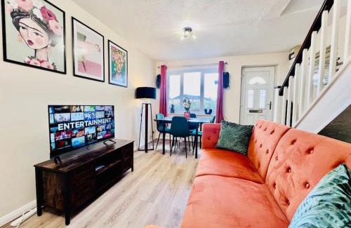 Chelmsford Casa | Hidden Gem in Chelmsford by Artisan Stays I Weekly or Monthly Stay Offer I Free Parking I Sleeps 5