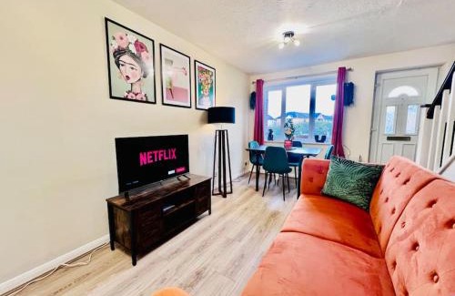 Chelmsford Casa | Hidden Gem in Chelmsford by Artisan Stays I Weekly or Monthly Stay Offer I Free Parking I Sleeps 5