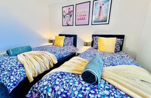 Chelmsford Casa | Hidden Gem in Chelmsford by Artisan Stays I Weekly or Monthly Stay Offer I Free Parking I Sleeps 5