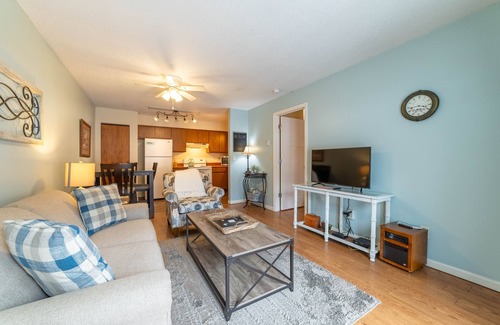 Walloon Lake Apartamento | Encanto cerca del esquí en Walloon Lake Village
