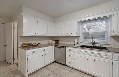University Heights Casa | Hidden Gem less than 5 minutes from Bass Pro/Wonders of Wildlife, MSU and Mercy