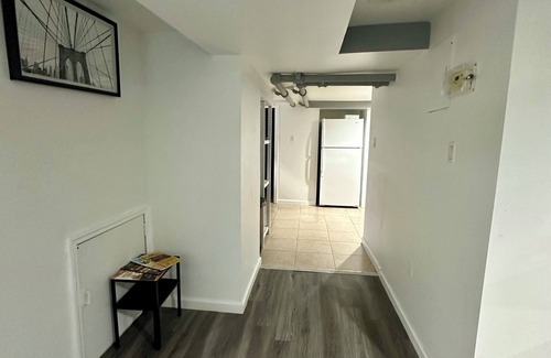 East Rockaway Casa | Hidden Gem: Modern Basement Apt