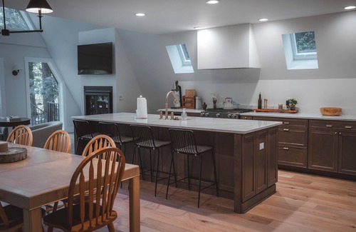 Bellaire Casa | Hidden gem, nestled in the woods on Lake Bellaire.