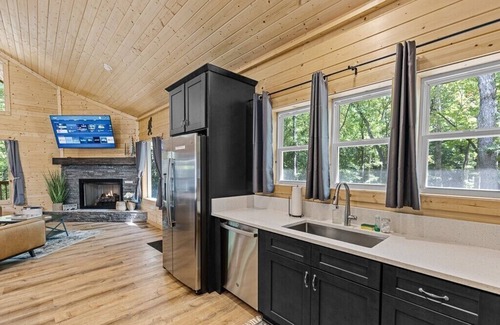 Cleveland Cabina | Hidden Jewel - Barndominium-Style Cabin Nestled in the Woods