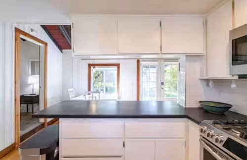 Amesti Casa | Hidden Lake Cottage With Hot Tub & Views! 20 Mins to Beach