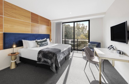 Cambridge Hotel | Hidden Lake Hotel and Apartments