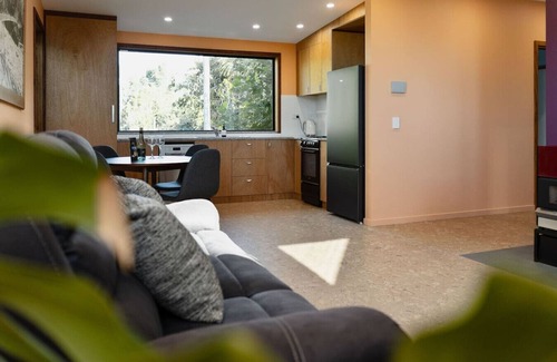 West Launceston Casa | Hidden Retreat in Basin View