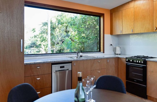 West Launceston Casa | Hidden Retreat in Basin View