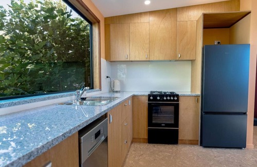 West Launceston Casa | Hidden Retreat in Basin View