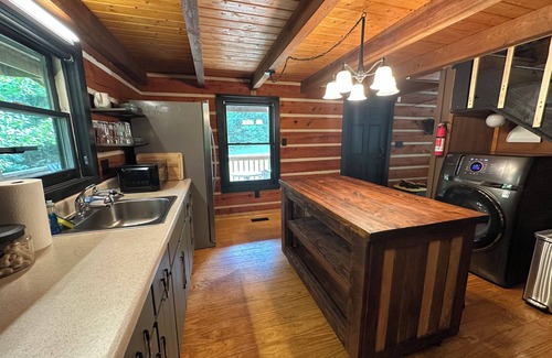 Keysville Cabina | Hidden Rustic Retreat Cabin Getaway - a Wildlands Collection property