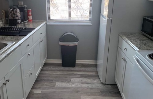 Middletown Condominio | Hidden Two BDR Gem in Middletown w Private Laundry