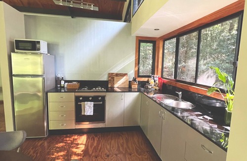 Smiths Creek Chalet De Esquí | Chalet Hidden Valley – Refugio en la selva tropical con entrepiso