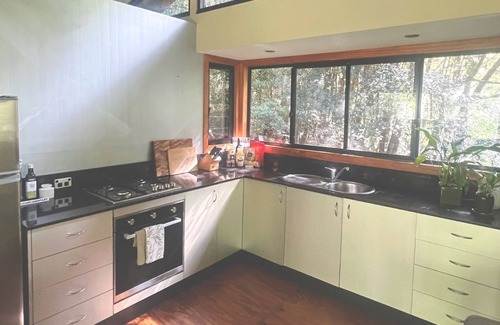 Smiths Creek Chalet De Esquí | Chalet Hidden Valley – Refugio en la selva tropical con entrepiso