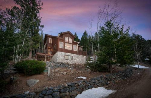Evergreen Casa | Hide-A-Way. Private Hot Tub Pets Welcome.
