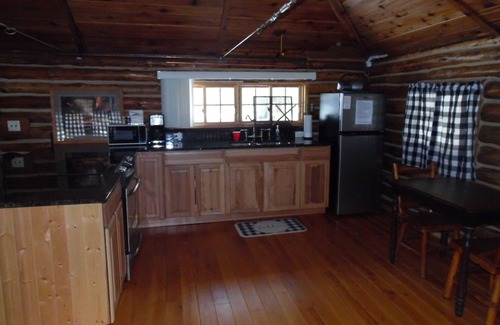 Oscoda Cabina | Hide out cozy Cabin Rental near Cooke Dam pond in Oscoda & budget friendly