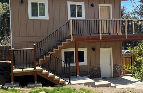 West Hills Chalet De Esquí | HideAway Chalet, perfect destination for peace, relaxation retreat, adventure