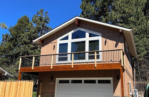 West Hills Chalet De Esquí | HideAway Chalet, perfect destination for peace, relaxation retreat, adventure