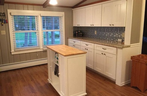 Higgins Lake Cabaña | Higgins Lake Waterfront. Clean! Updated! Private Dock, Sandy Beach, boat mooring