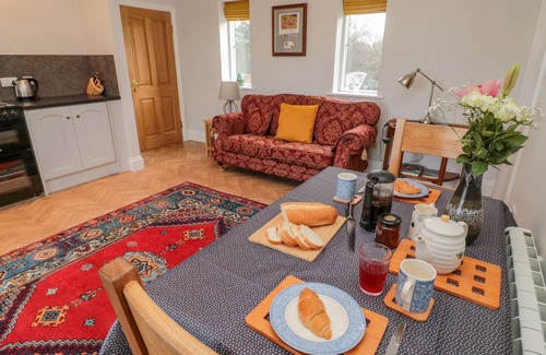 Morpeth Cabaña | HIGH BARNS COTTAGE, romantic, character holiday cottage in Morpeth