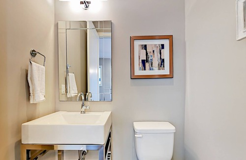 Historic Waverly Casa | High-End 12 South Townhouse w/ Rooftop Deck – Near Downtown