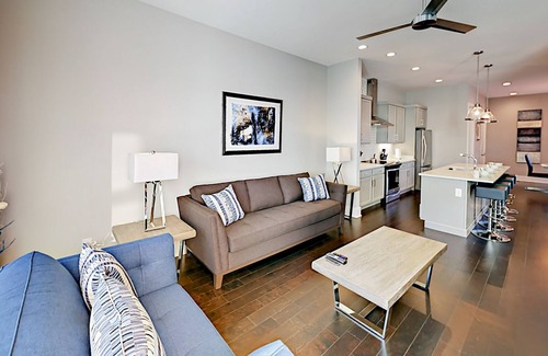 Historic Waverly Casa | High-End 12 South Townhouse w/ Rooftop Deck – Near Downtown