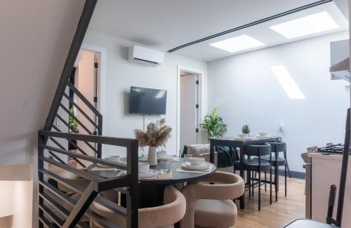 The Heights Apartamento | High-end House with 2 FREE Park Spots, rooftop NYC views and backyard with deck, 6BRs, 2FLs plus bsmt, 11 beds, 3 bath, Sleep 19, 20 PERCENT OFF