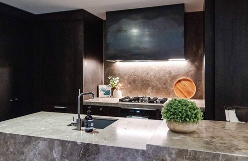 Melbourne Central Business District Apartamento | Luxury Melbourne CBD Apt in Iconic QT Hotel