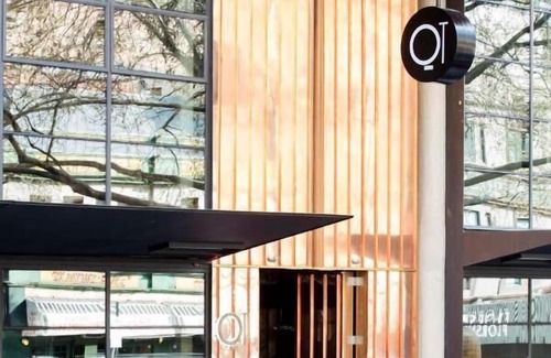 Melbourne Central Business District Apartamento | Luxury Melbourne CBD Apt in Iconic QT Hotel