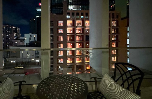 Melbourne Central Business District Apartamento | Luxury Melbourne CBD Apt in Iconic QT Hotel