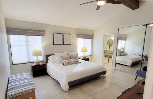 Palm Desert Casa | High-End Mid-Century Condo on the golf course