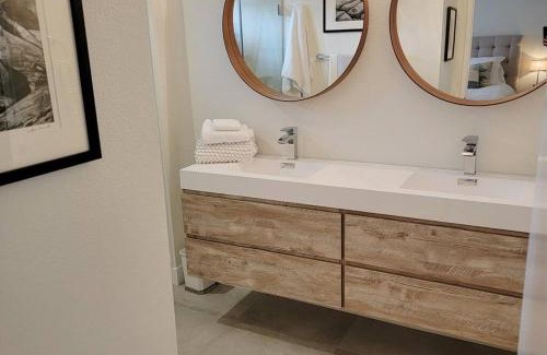 Palm Desert Casa | High-End Mid-Century Condo on the golf course