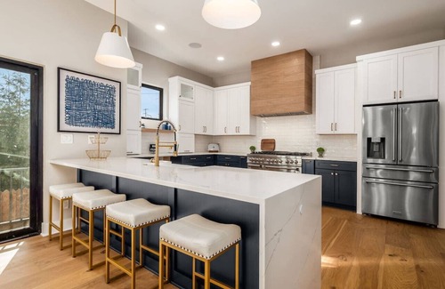 Italian Village Casa | High End New Build, Rooftop Hot Tub, City Views!