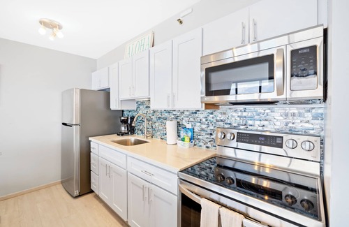 Waikiki Apartamento | High Floor Ocean View Condo (King Bed and Parking)