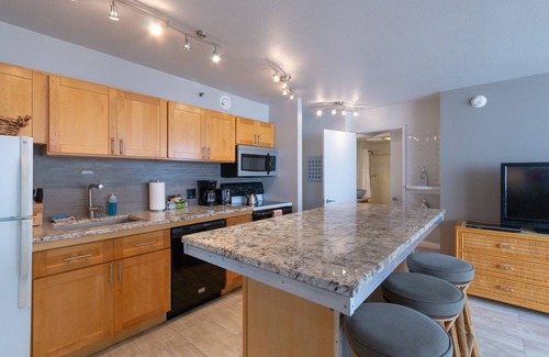 Waikiki Condominio | High Level Waikiki Condo - Enjoy Ocean Views From Your Private Lanai! by Koko Resort Vacation Rentals