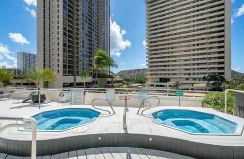 Waikiki Condominio | High Level Waikiki Condo - Enjoy Ocean Views From Your Private Lanai! by Koko Resort Vacation Rentals