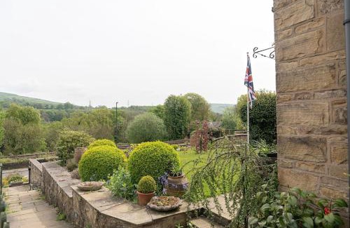 Furness Vale Casa | High Peak 5-Star Haven Gardens, Parking & WiFi