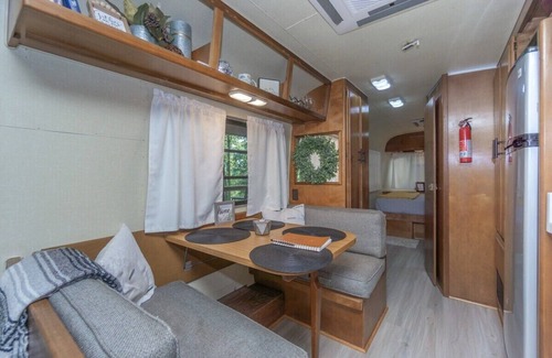 Flintstone Casa | High Point Hide-A-Way w/ Internet and a Hot Tub!