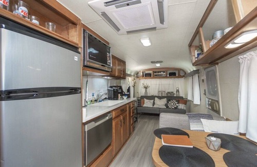 Flintstone Casa | High Point Hide-A-Way w/ Internet and a Hot Tub!