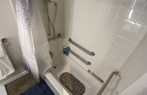 Southcenter Condominio | High Rise Condo with Views!