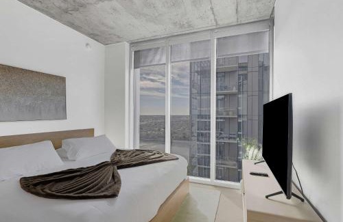 Rainey Street Historic District Casa | High Rise Luxury Condo with Lake & City Views