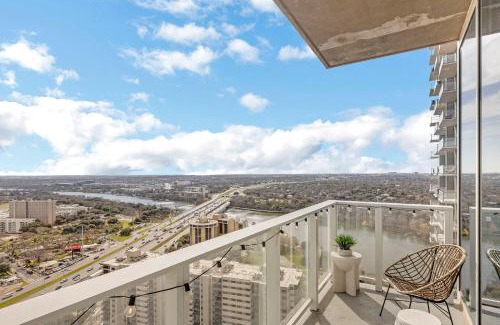 Rainey Street Historic District Casa | High Rise Luxury Condo with Lake & City Views