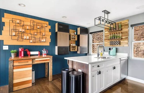 Lower West Side Condominio | High-Style Oasis in Heart of Chicago + Free EV Charger!